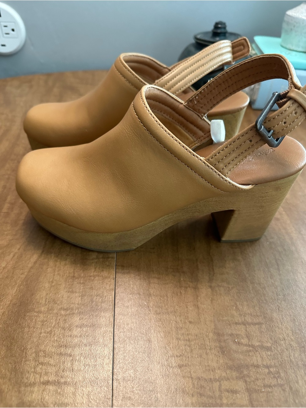 Universal Thread Tan Platform Slingback Clogs